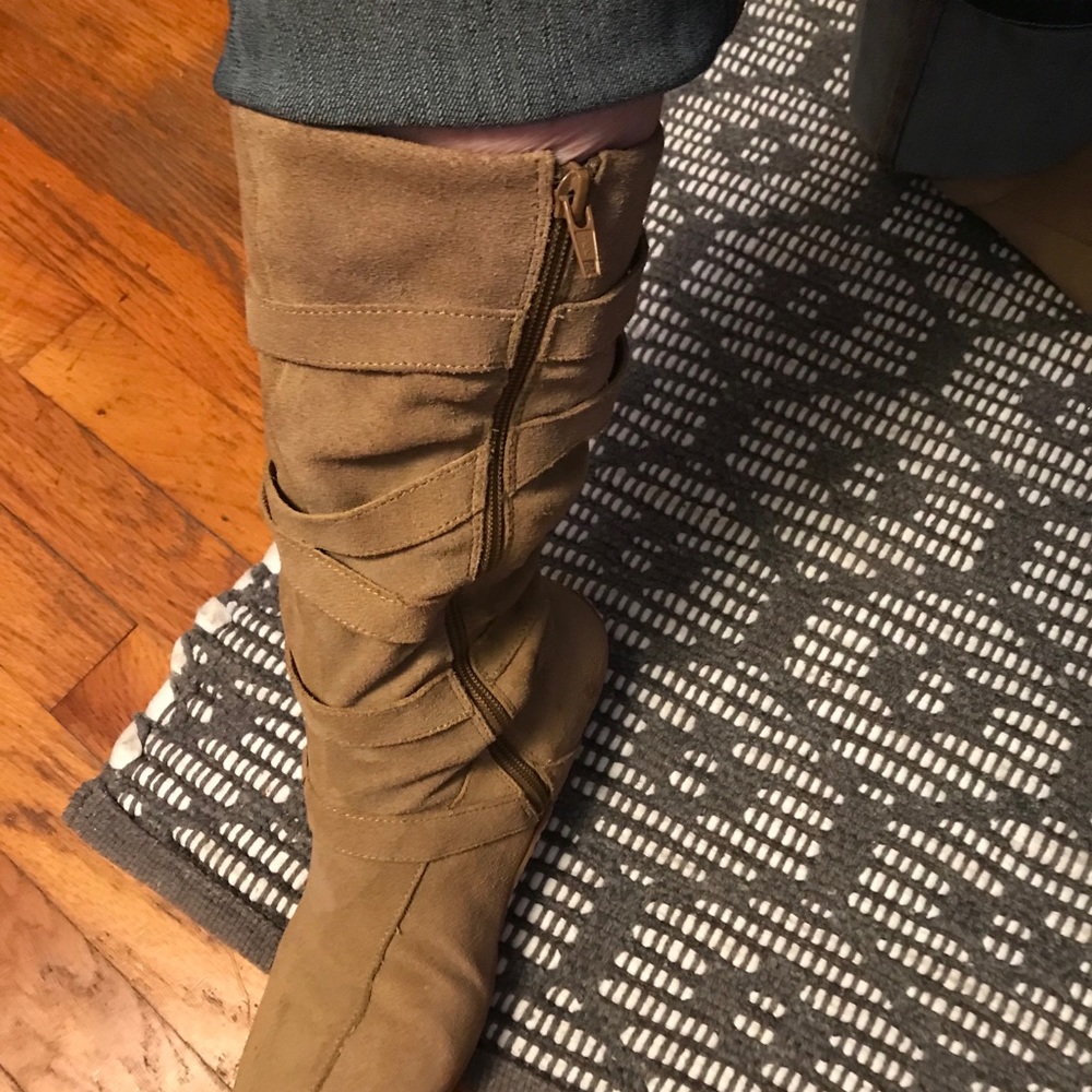 Boots - Picture 4 of 4